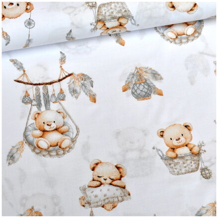 Medveď v pierkach na bielom - cotton fabric Medveď v pierkach na bielom - cotton fabric